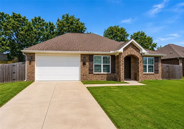 3rd image of 804 Brook St, Gentry, AR 72734 | MLS# 1353067