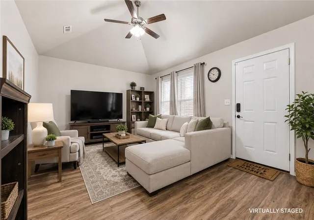 5th image of 804 Brook St, Gentry, AR 72734 | MLS# 1353067