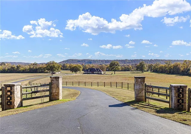 2nd image of 2365 W Gum Log, Russellville, AR 72802 | MLS# 1353082
