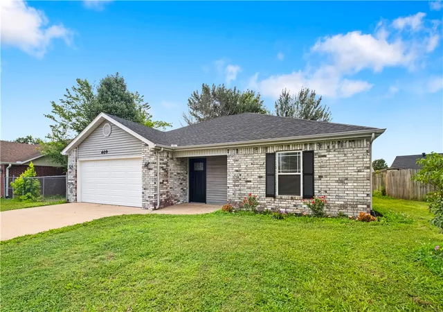 Homes for sale in Gravette, AR | 609 Birmingham St Sw, Gravette, AR 72736 | MLS# 1353020