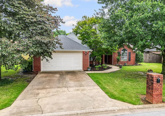 4th image of 323 Center Dr, Lowell, AR 72745 | MLS# 1352927