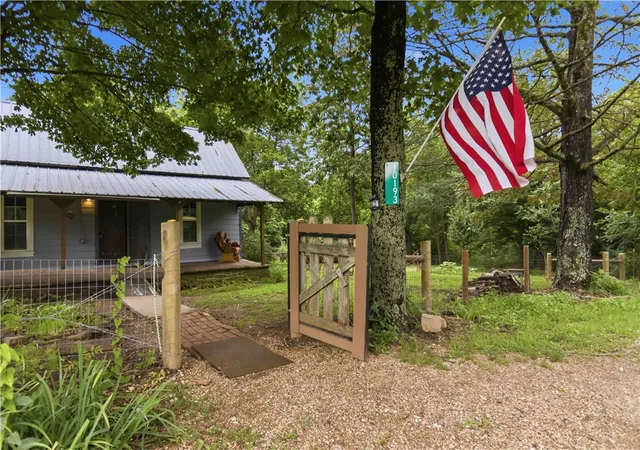 2nd image of 10193 E Devils Den Rd, Winslow, AR 72959 | MLS# 1352595