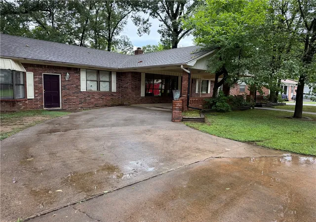 Photo 3 of Sale Pending at 410 N Joplin Pl, Russellville, AR 72801 | MLS# 1352955 | Listing updated on 2026-07-27