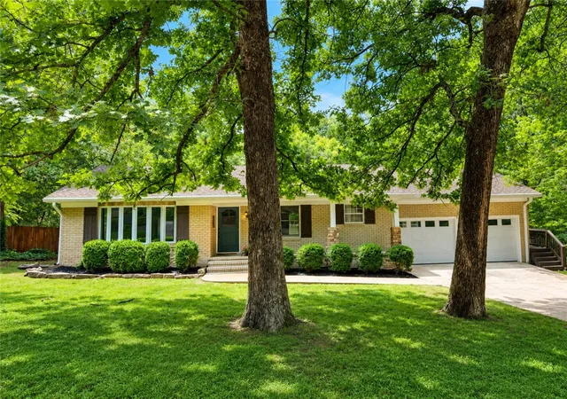 2nd image of 1801 N Applebury Pl, Fayetteville, AR 72701 | MLS# 1353163