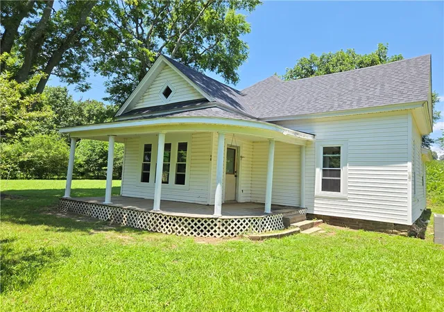 Homes for sale in Ratcliff, AR | 188 W Commercial St, Ratcliff, AR 72951 | MLS# 1353053