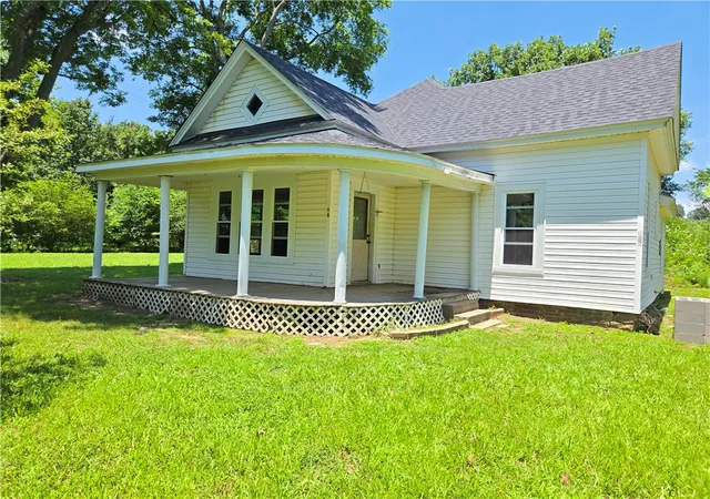 Homes for sale in Ratcliff, AR | 188 W Commercial St, Ratcliff, AR 72951 | MLS# 1353053