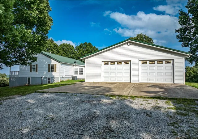 Photo 4 of Single family home for sale at 400 Mc 2032, Yellville, AR 72687 | MLS# 1353119 | Listing updated on 2026-08-27