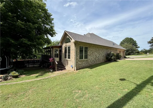Photo 4 of Single family home for sale at 1201 Carruthers Dr, Morrilton, AR 72110 | MLS# 1352954 | Listing updated on 2026-10-02