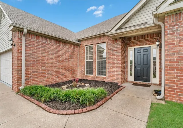Homes for sale in Bentonville, AR | 1302 Willow Bend Ave, Bentonville, AR 72713 | MLS# 1353150