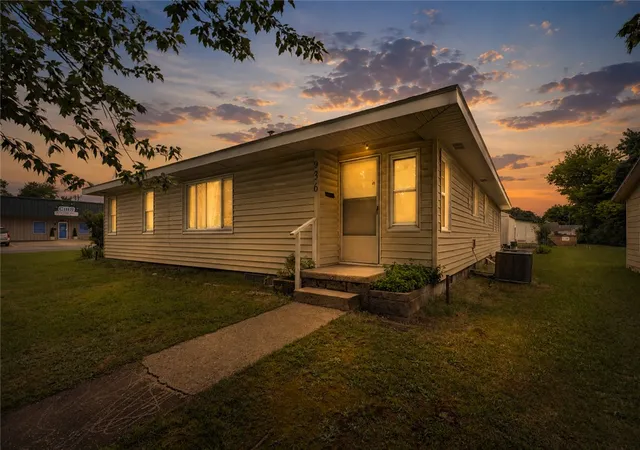 2nd image of 936 S Maxwell, Siloam Springs, AR 72761 | MLS# 1352815