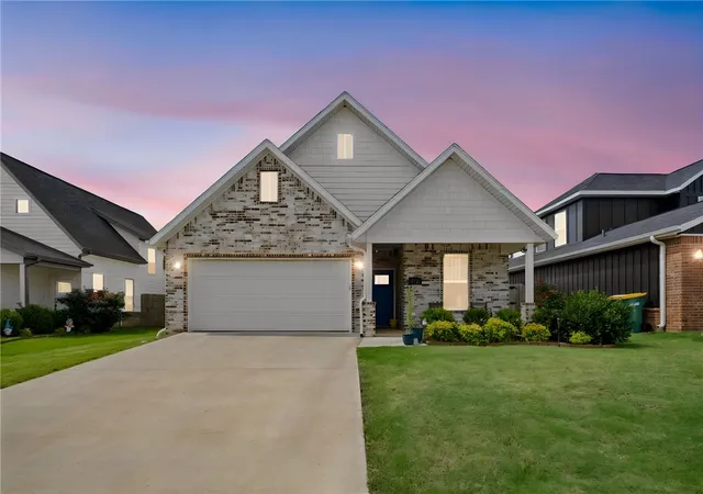 Homes for sale in Rogers, AR | 1712 W Broadway Pl, Rogers, AR 72758 | MLS# 1352781