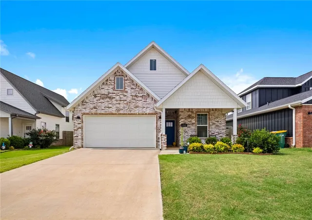 Homes for sale in Rogers, AR | 1712 W Broadway Pl, Rogers, AR 72758 | MLS# 1352781