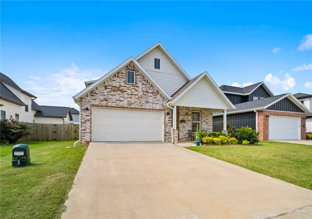 Homes for sale in Rogers, AR | 1712 W Broadway Pl, Rogers, AR 72758 | MLS# 1352781