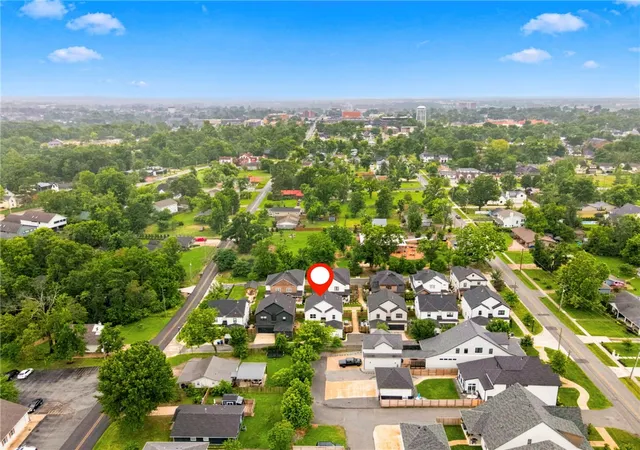 44th image of 105 Nw Ozark Wy, Bentonville, AR 72712 | MLS# 1352902