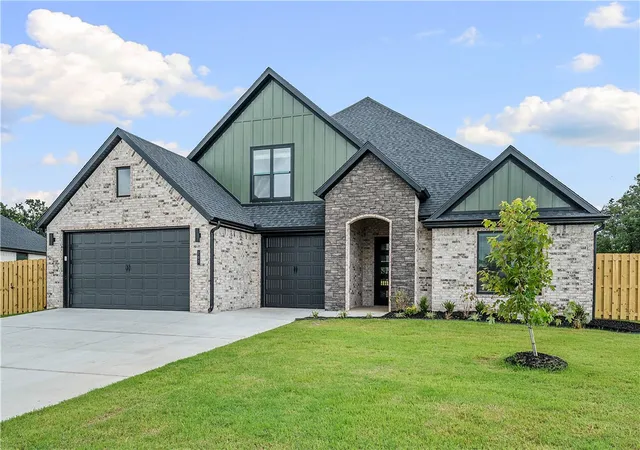 Homes for sale in Cave Springs, AR | 707 Steep Hill Ln, Cave Springs, AR 72718 | MLS# 1353304