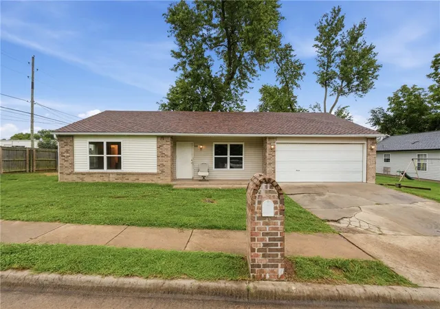 Homes for sale in Springdale, AR | 600 Huckleberry Ln, Springdale, AR 72764 | MLS# 1353347
