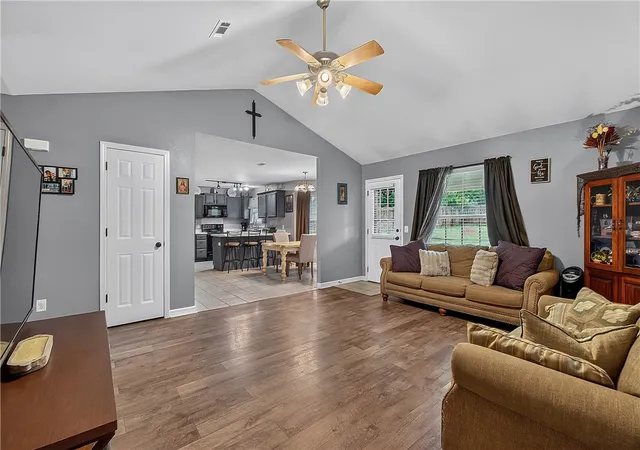 2nd image of 20752 Hillcrest Dr, Springdale, AR 72764 | MLS# 1353394