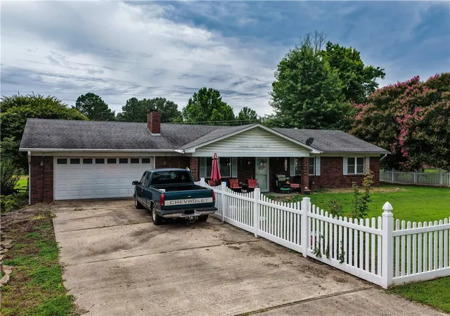 Photo 2 of Sale Pending at 701 Hamilton Cvs, Russellville, AR 72802 | MLS# 1353422 | Listing updated on 2026-08-01