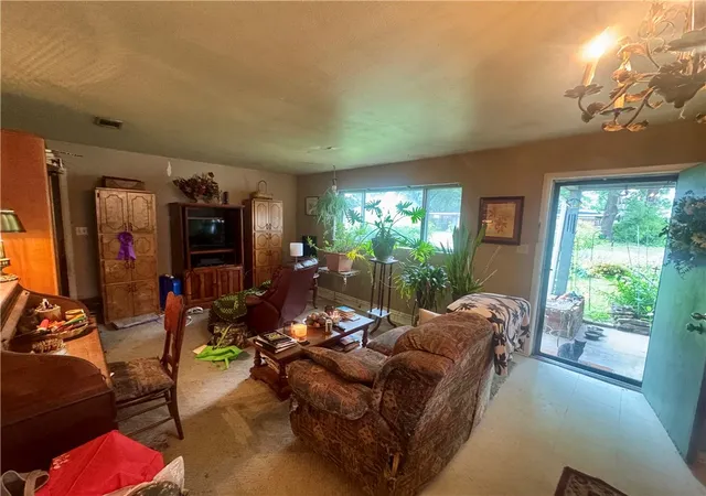 Photo 3 of Sale Pending at 403 E 13th Street, Russellville, AR 72801 | MLS# 1353108 | Listing updated on 2026-06-29