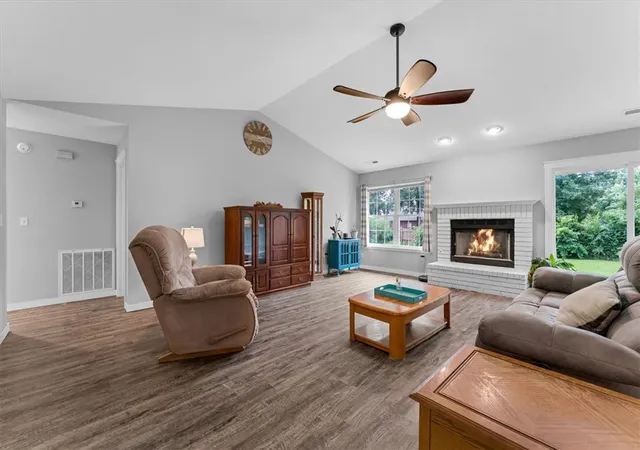 4th image of 825 Mockingbird Ln, Gentry, AR 72734 | MLS# 1352488
