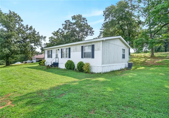 2nd image of 20 White Rd, Russellville, AR 72802 | MLS# 1353441