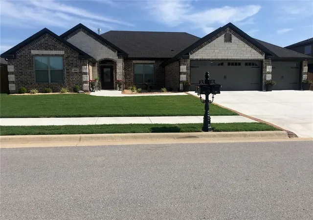 Photo 1 of Single family home for sale at 520 Chaparral St, Centerton, AR 72719 | MLS# 1353355 | Listing updated on 2026-06-26
