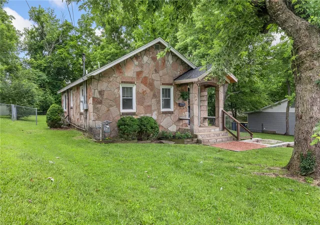 1st image of 1101 N Maple St, Harrison, AR 72601 | MLS# 1353448