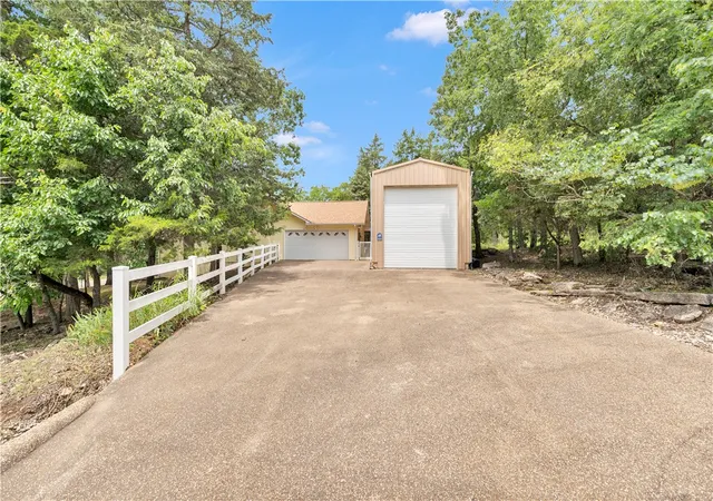 Homes for sale in Holiday Island, AR | 27 N Star Loop, Holiday Island, AR 72631 | MLS# 1352732