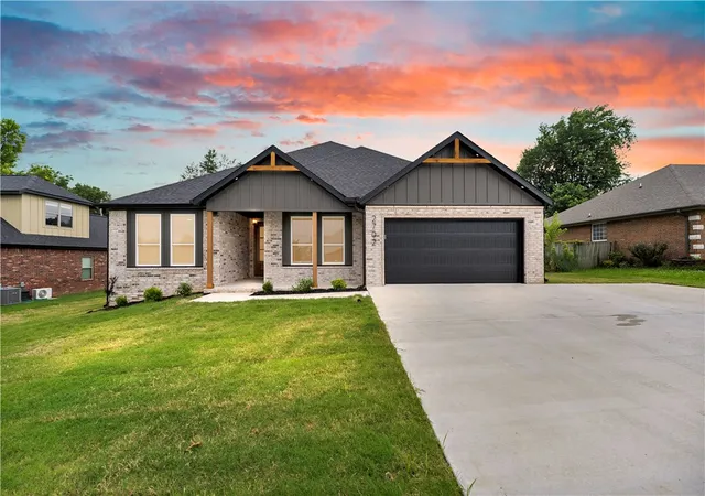 1st image of 2702 Cortney Cir, Siloam Springs, AR 72761 | MLS# 1353572