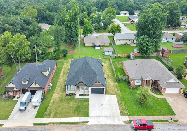 4th image of 2702 Cortney Cir, Siloam Springs, AR 72761 | MLS# 1353572