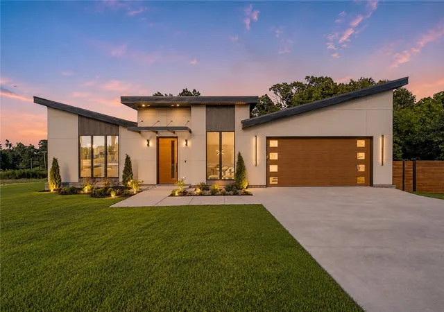 1st image of 1 Taransay Dr, Bella Vista, AR 72715 | MLS# 1353503