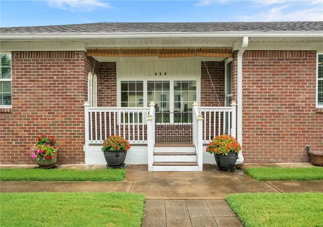 2nd image of 624 Locke St, Alma, AR 72921 | MLS# 1353588