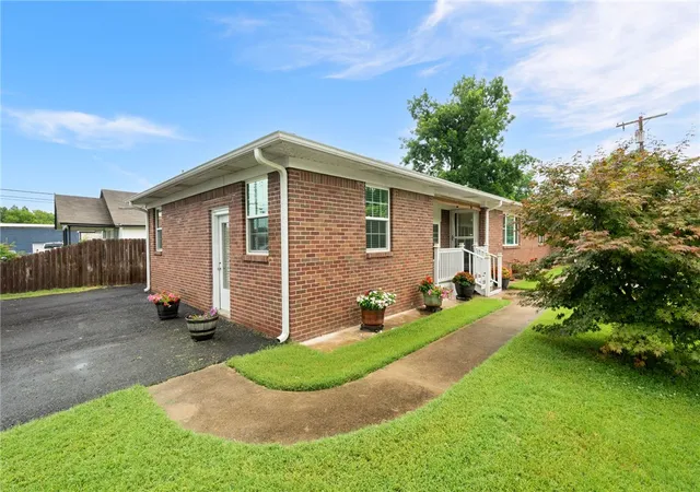 3rd image of 624 Locke St, Alma, AR 72921 | MLS# 1353588
