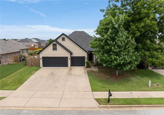2nd image of 4256 Augustine Dr, Springdale, AR 72762 | MLS# 1353563