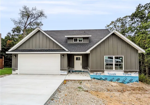 Photo 1 of Single family home for sale at 7 Bexhill Cir, Bella Vista, AR 72714 | MLS# 1353631 | Listing updated on 2026-10-04