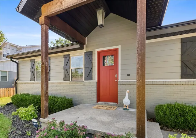 2nd image of 802 Nw J St, Bentonville, AR 72712 | MLS# 1351213