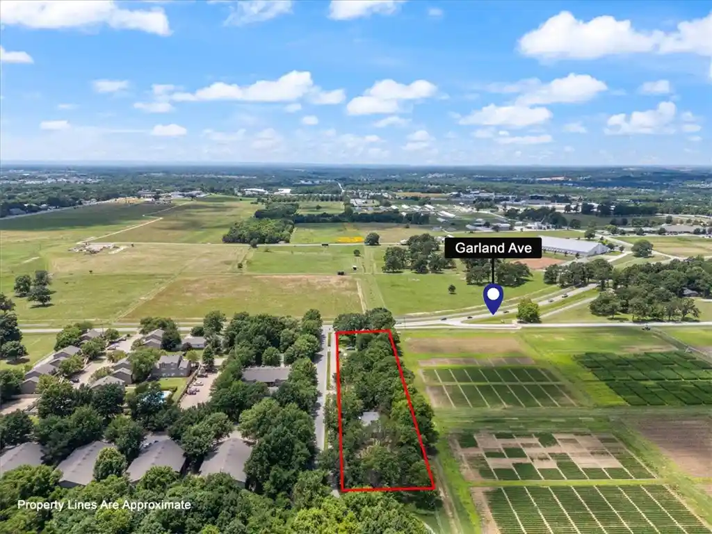 Photo 4 of Single family home for sale at 2190 N Garland Ave, Fayetteville, AR 72704 | MLS# 1353685 | Listing updated on 2026-10-27
