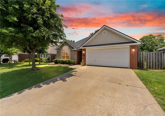 2nd image of 3002 Arkansas St, Rogers, AR 72758 | MLS# 1353683