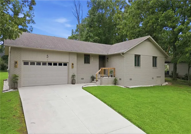 1st image of 5 Rockhill Ln, Bella Vista, AR 72715 | MLS# 1353681