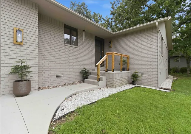 2nd image of 5 Rockhill Ln, Bella Vista, AR 72715 | MLS# 1353681
