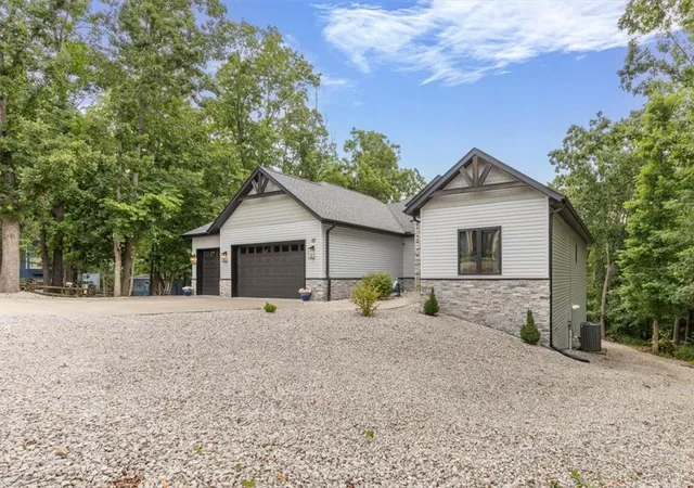 2nd image of 40 Stonehaven Dr, Bella Vista, AR 72715 | MLS# 1352129