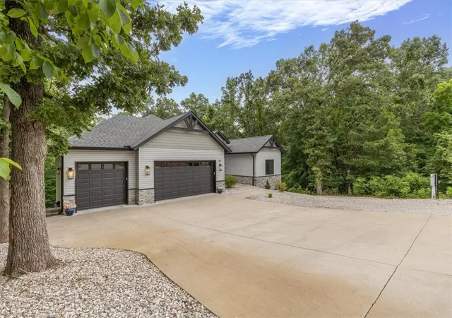3rd image of 40 Stonehaven Dr, Bella Vista, AR 72715 | MLS# 1352129