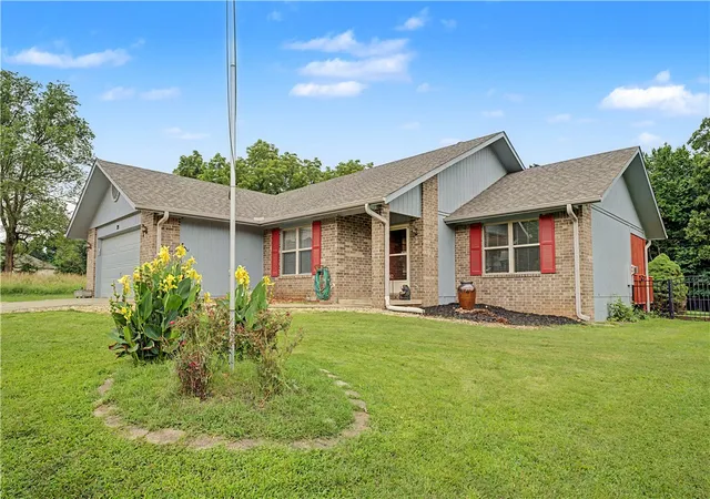 2nd image of 29 Hebrides Ln, Bella Vista, AR 72715 | MLS# 1353628