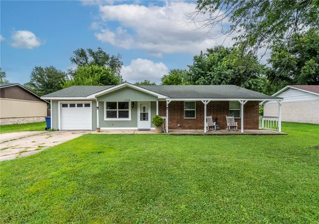image of 1155 Jo Lynn St, Siloam Springs, AR 72761 | MLS# 1353734
