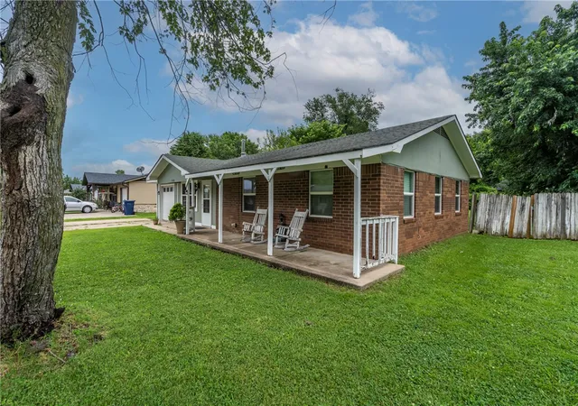image of 1155 Jo Lynn St, Siloam Springs, AR 72761 | MLS# 1353734