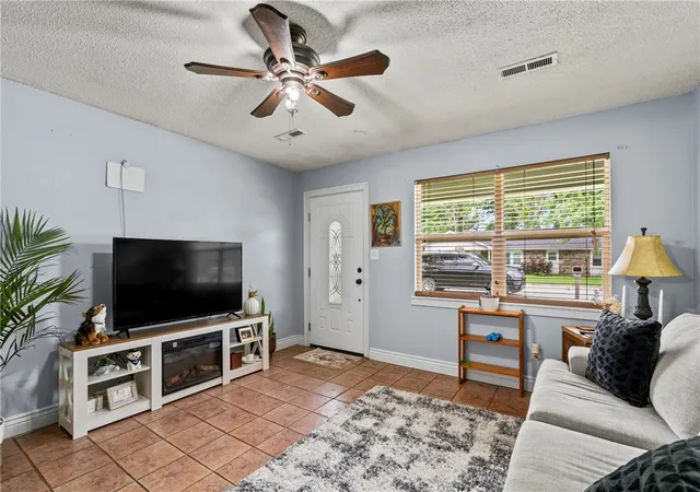 image of 1155 Jo Lynn St, Siloam Springs, AR 72761 | MLS# 1353734