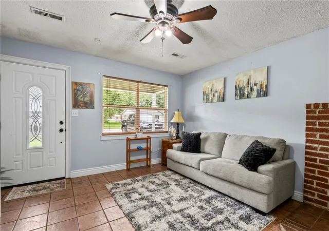 image of 1155 Jo Lynn St, Siloam Springs, AR 72761 | MLS# 1353734