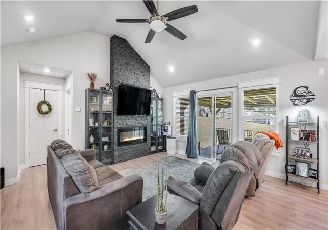 3rd image of 17 Carsaig Cir, Bella Vista, AR 72715 | MLS# 1353763