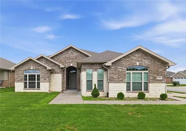Homes for sale in Bentonville, AR | 5900 Nw Meade St, Bentonville, AR 72713 | MLS# 1353881