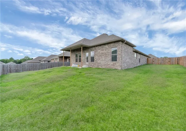 Homes for sale in Pea Ridge, AR | 2413 England Ln, Pea Ridge, AR 72751 | MLS# 1353918